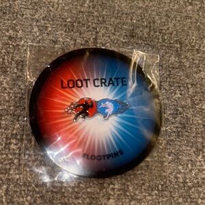 Loot Crate Starburst‎ Red and Blue Badge